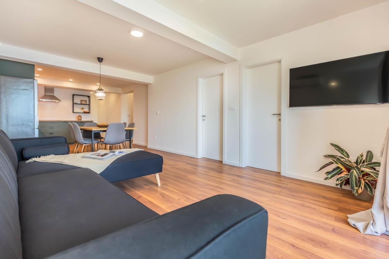 Sea View Apartment Целина Екстериор снимка
